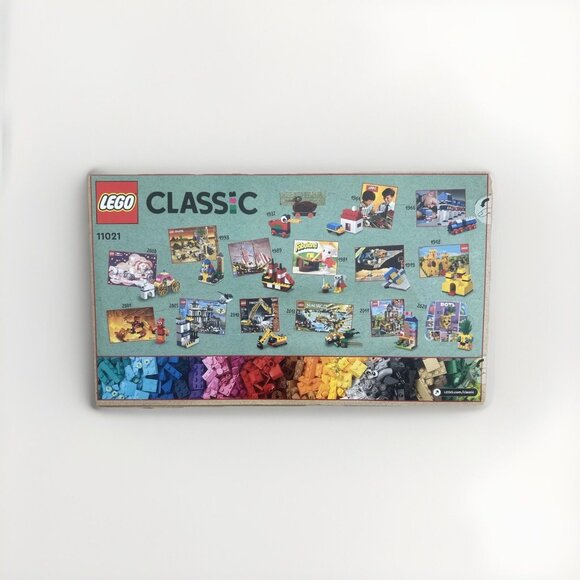 Lego Classic 90 Years of Play! Set # 11021 Sealed NEW 1100 pieces Retired Set - Picture 8 of 10